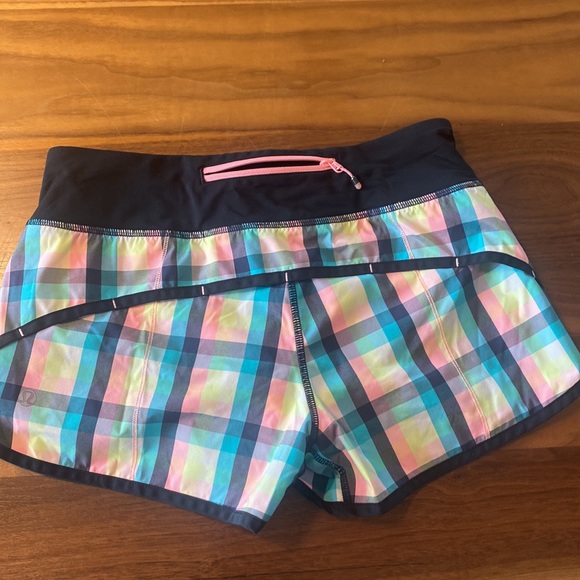 RARE Lululemon shorts - Picture 3 of 4